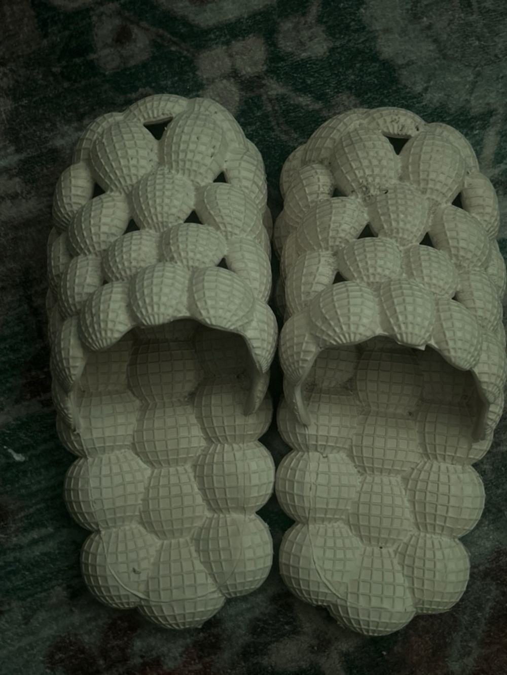 Women’s Bubble-Textured Slide Slippers in Off-White